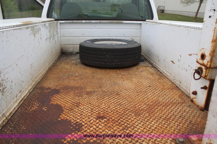 image for item H6016 2003 Ford F350 Super Duty XL utility truck