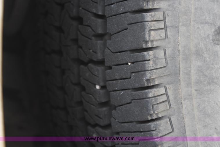 image for item H6016 2003 Ford F350 Super Duty XL utility truck