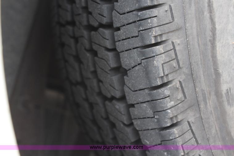 image for item H6016 2003 Ford F350 Super Duty XL utility truck