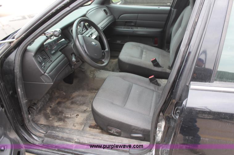 image for item H6017 2006 Ford Crown Victoria Police Interceptor