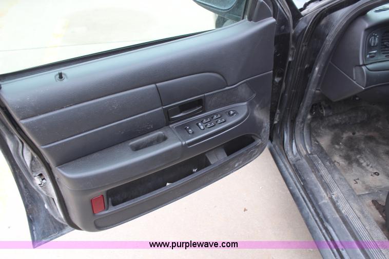 image for item H6017 2006 Ford Crown Victoria Police Interceptor