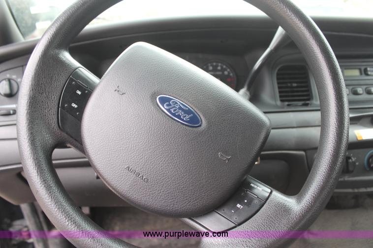 image for item H6017 2006 Ford Crown Victoria Police Interceptor