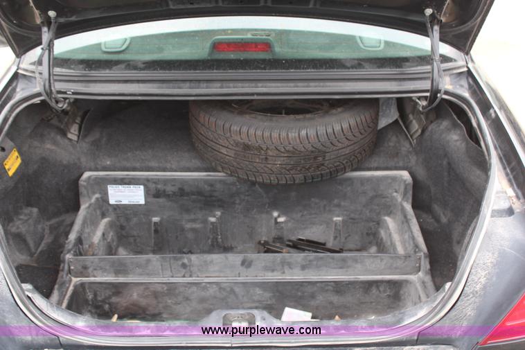 image for item H6017 2006 Ford Crown Victoria Police Interceptor