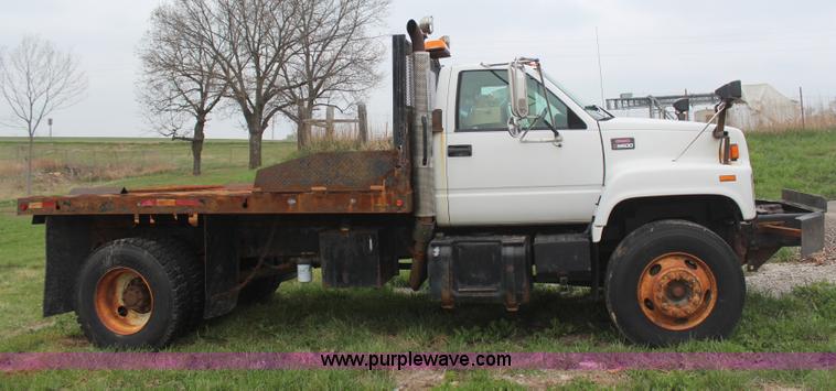 image for item H6062 2000 GMC C8500 flatbed truck