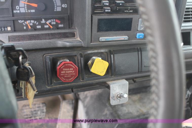 image for item H6062 2000 GMC C8500 flatbed truck