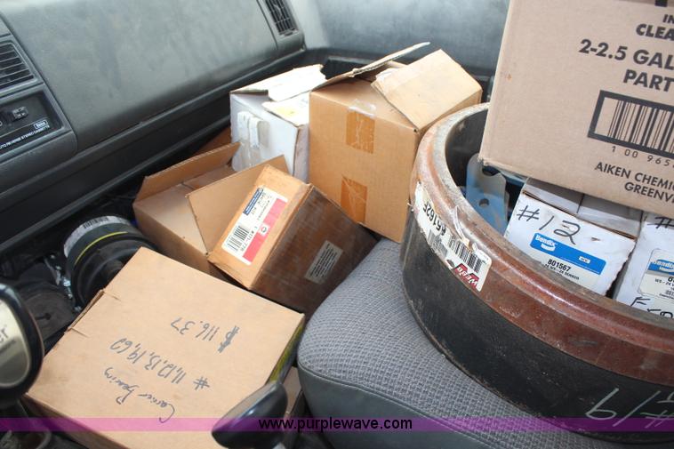 image for item H6062 2000 GMC C8500 flatbed truck