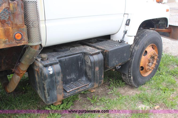 image for item H6062 2000 GMC C8500 flatbed truck