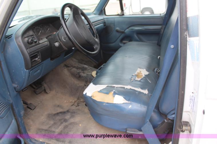 image for item H6084 1996 Ford F350 XL utiltiy truck