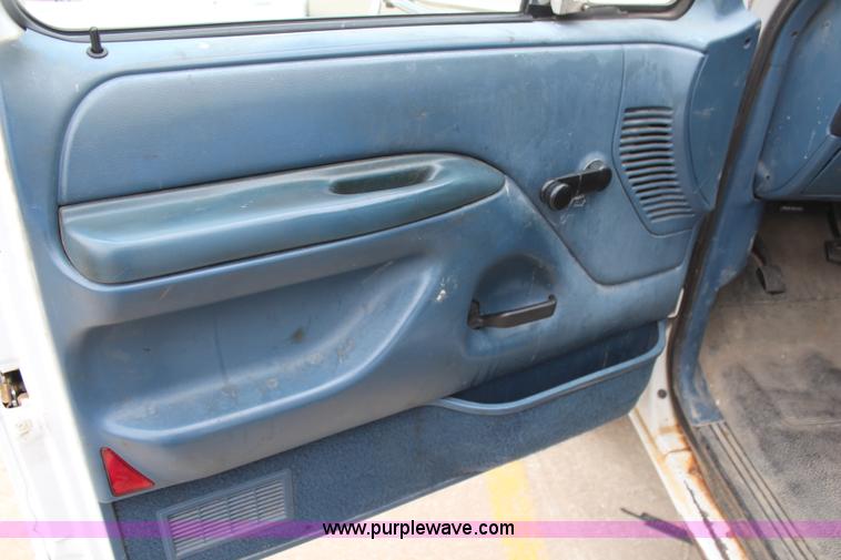 image for item H6084 1996 Ford F350 XL utiltiy truck