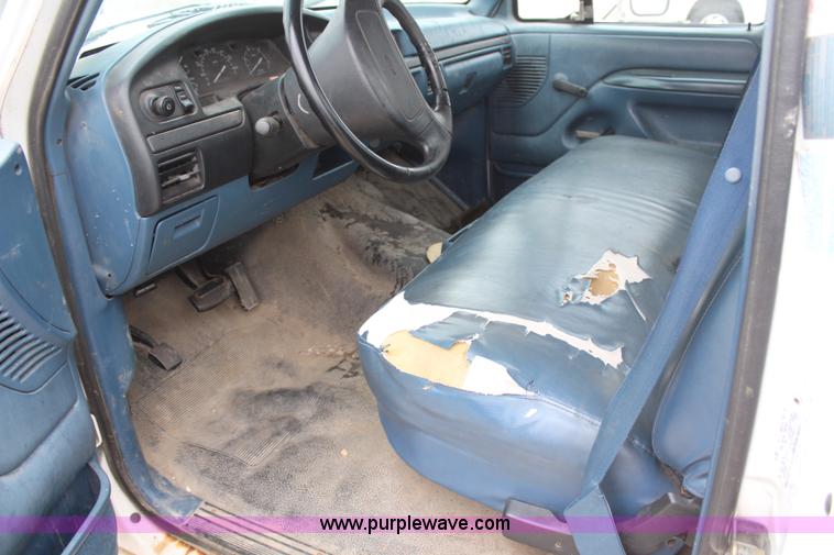 image for item H6084 1996 Ford F350 XL utiltiy truck