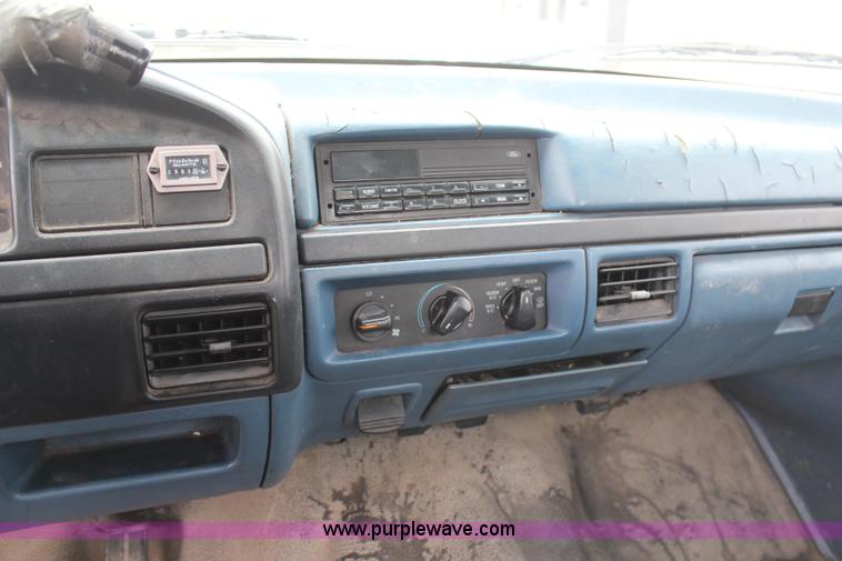 image for item H6084 1996 Ford F350 XL utiltiy truck