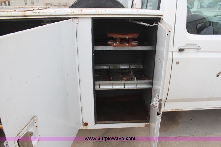 image for item H6084 1996 Ford F350 XL utiltiy truck