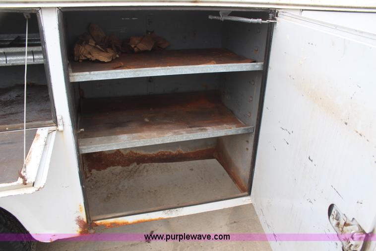 image for item H6084 1996 Ford F350 XL utiltiy truck