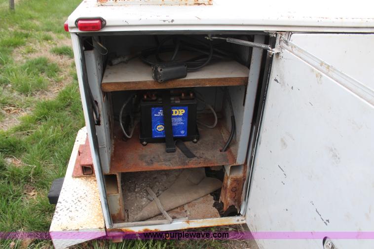 image for item H6084 1996 Ford F350 XL utiltiy truck