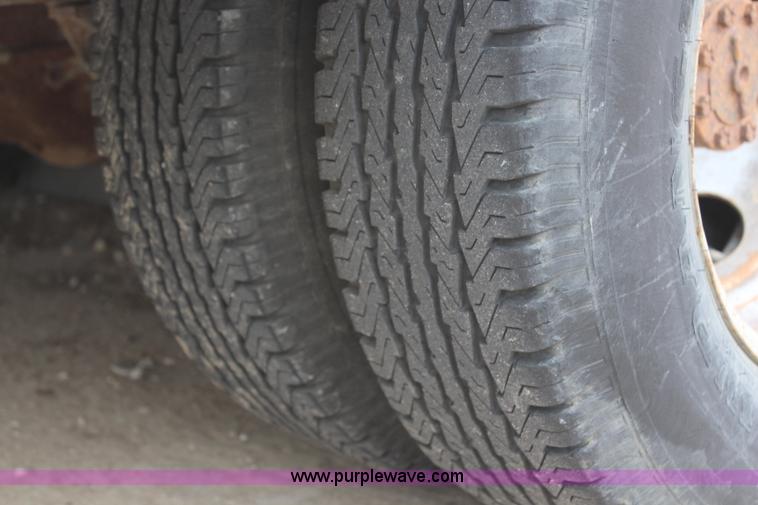 image for item H6084 1996 Ford F350 XL utiltiy truck