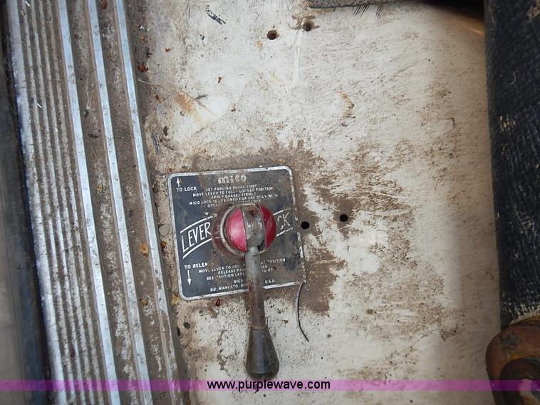 image for item I3688 1980 Ford F350 flatbed pickup truck