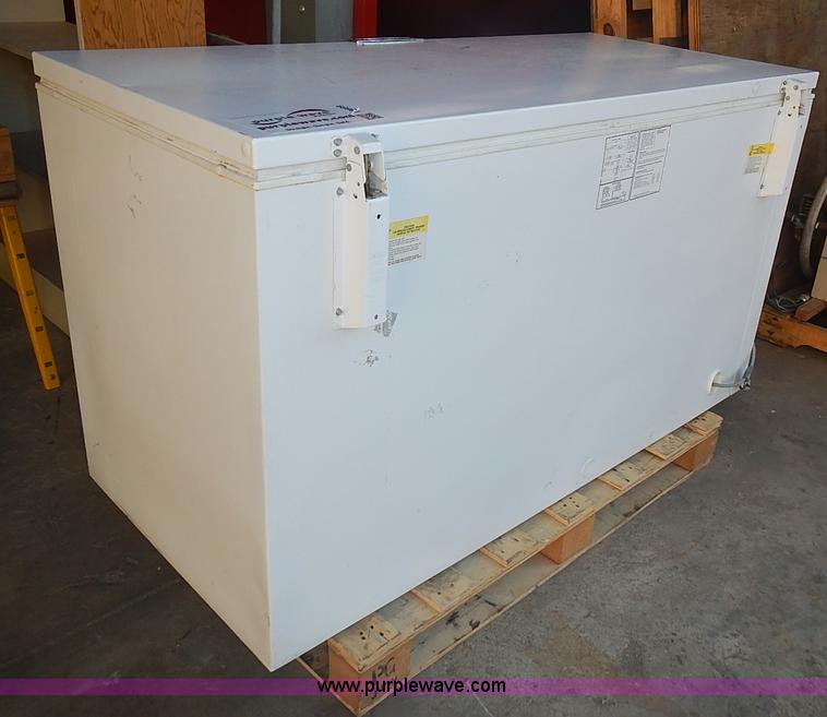 image for item I3689 Gibson chest freezer
