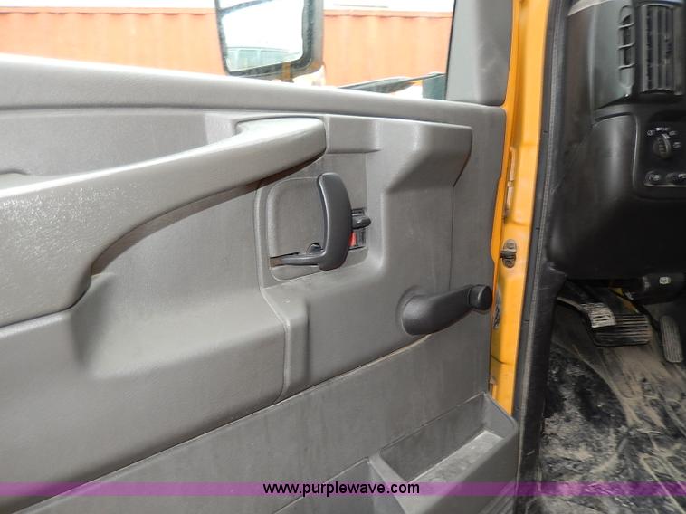 image for item I3697 2005 GMC Savana G3500 school bus