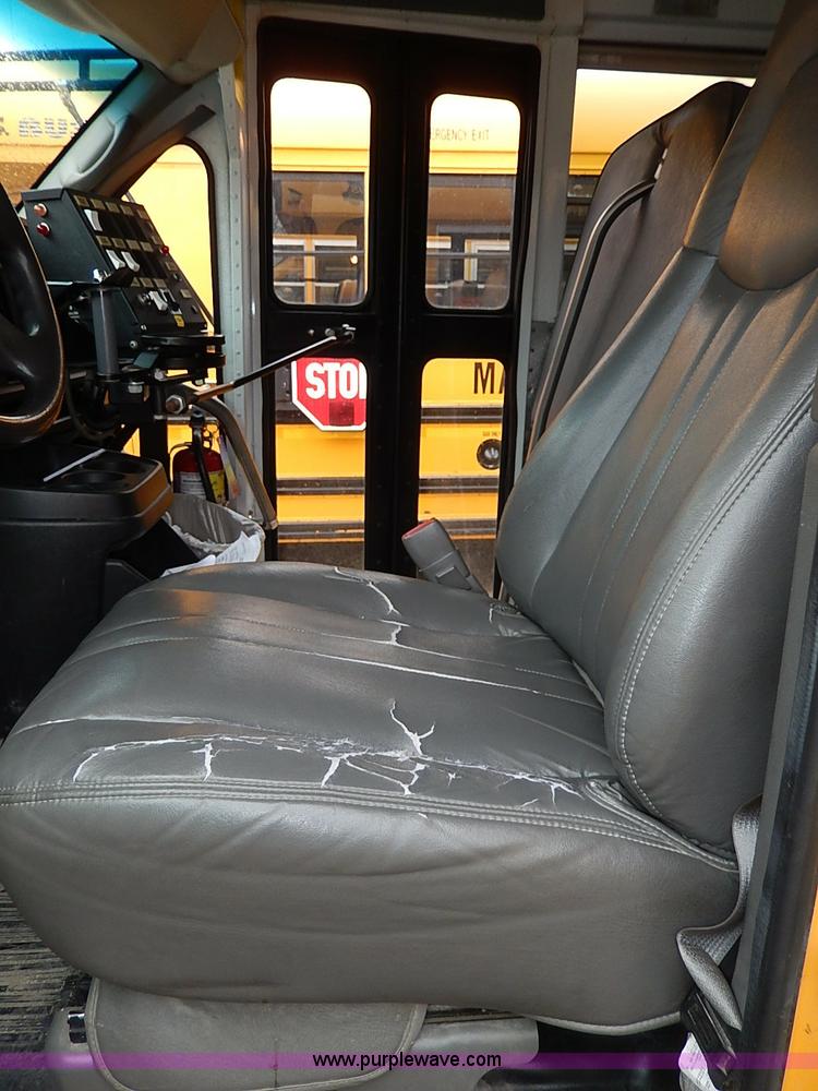 image for item I3697 2005 GMC Savana G3500 school bus