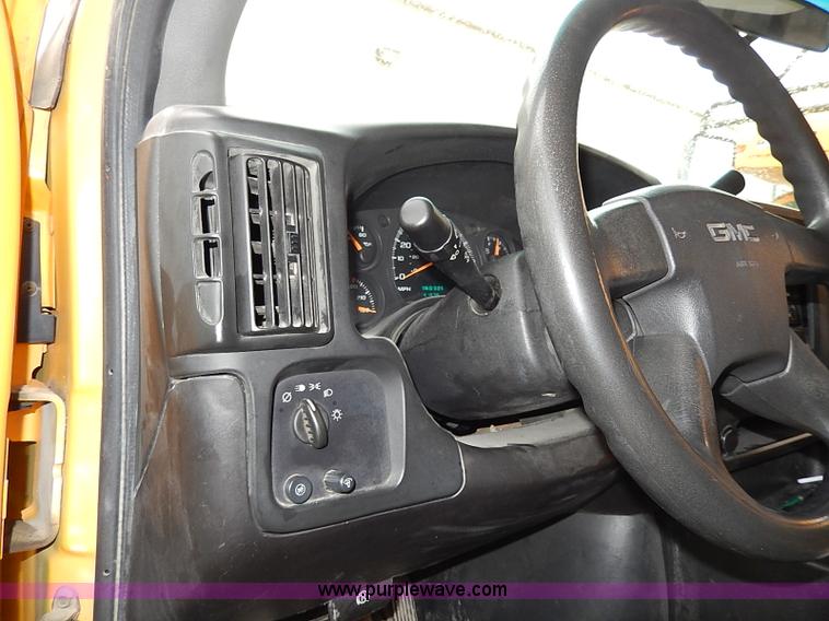 image for item I3697 2005 GMC Savana G3500 school bus