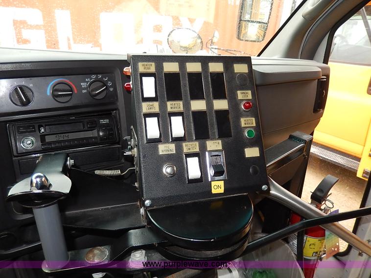 image for item I3697 2005 GMC Savana G3500 school bus