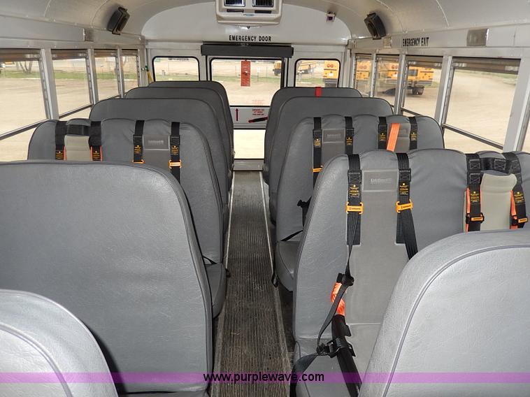 image for item I3697 2005 GMC Savana G3500 school bus