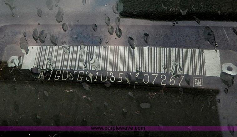 image for item I3697 2005 GMC Savana G3500 school bus