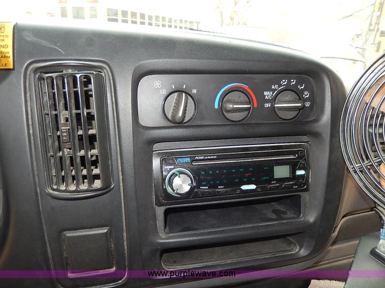 image for item I3700 2002 GMC Savana G3500 Thomas school bus