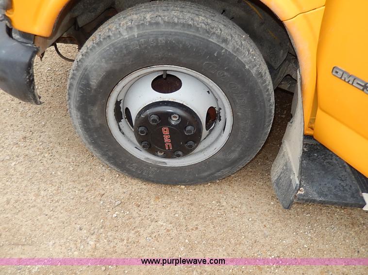 image for item I3700 2002 GMC Savana G3500 Thomas school bus