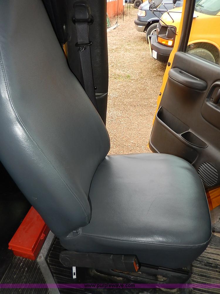 image for item I3700 2002 GMC Savana G3500 Thomas school bus