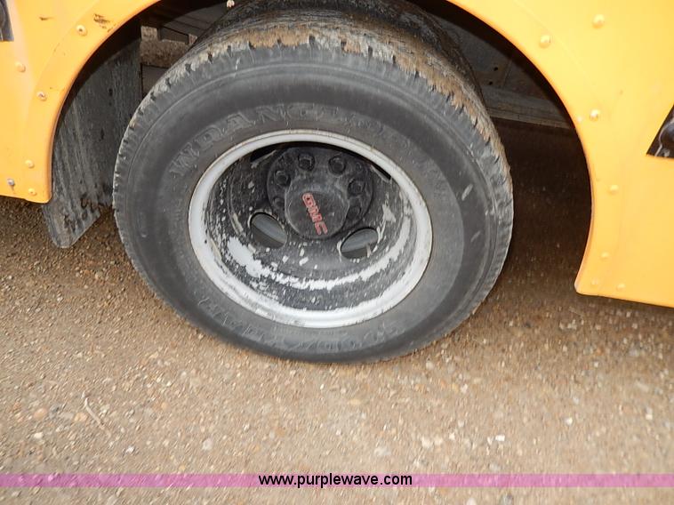 image for item I3700 2002 GMC Savana G3500 Thomas school bus