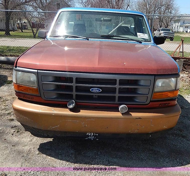 image for item I3705 1994 Ford F150 XL utility truck