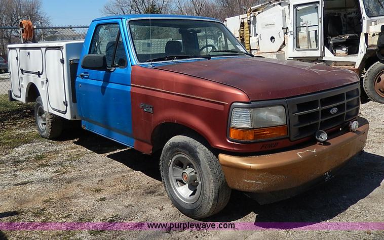 image for item I3705 1994 Ford F150 XL utility truck