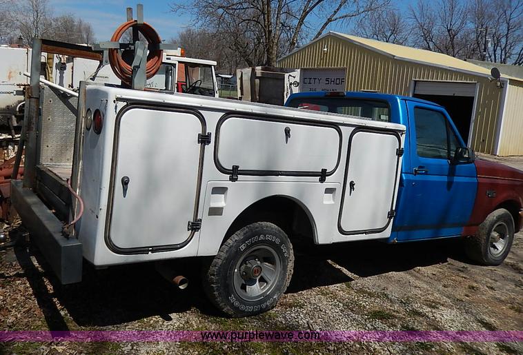 image for item I3705 1994 Ford F150 XL utility truck