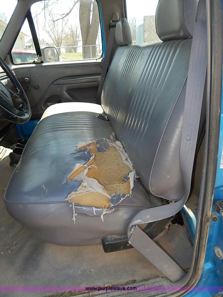 image for item I3705 1994 Ford F150 XL utility truck