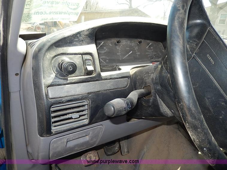 image for item I3705 1994 Ford F150 XL utility truck