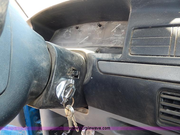 image for item I3705 1994 Ford F150 XL utility truck