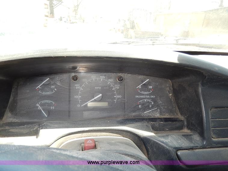 image for item I3705 1994 Ford F150 XL utility truck