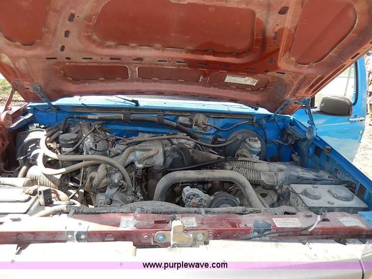 image for item I3705 1994 Ford F150 XL utility truck