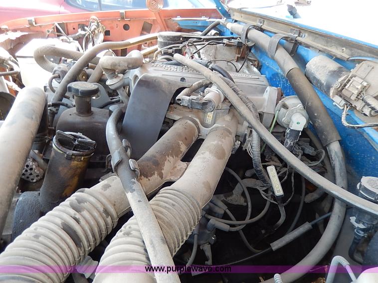 image for item I3705 1994 Ford F150 XL utility truck