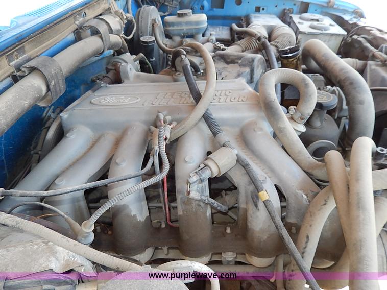 image for item I3705 1994 Ford F150 XL utility truck