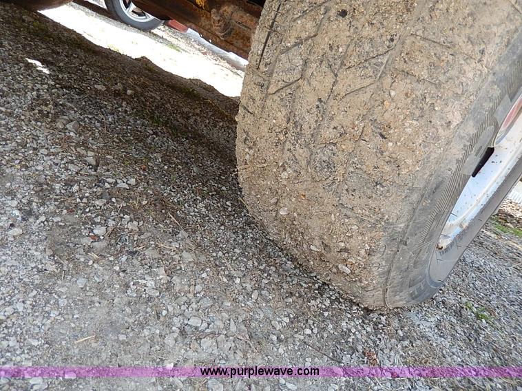 image for item I3705 1994 Ford F150 XL utility truck