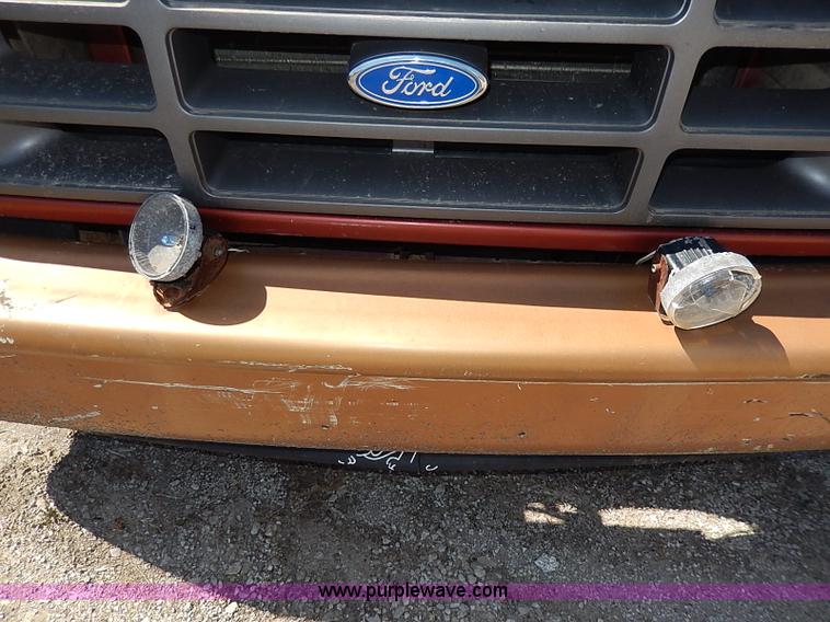 image for item I3705 1994 Ford F150 XL utility truck