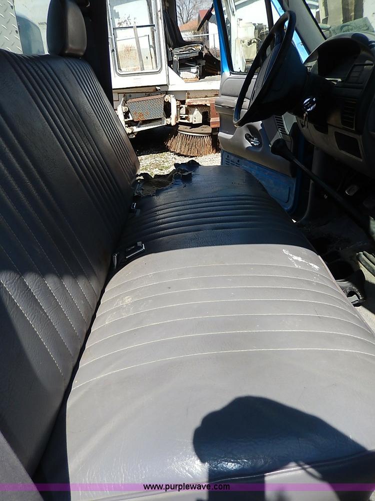 image for item I3705 1994 Ford F150 XL utility truck