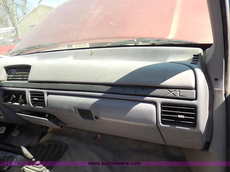 image for item I3705 1994 Ford F150 XL utility truck