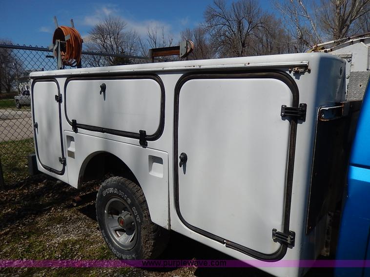 image for item I3705 1994 Ford F150 XL utility truck