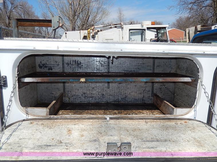 image for item I3705 1994 Ford F150 XL utility truck