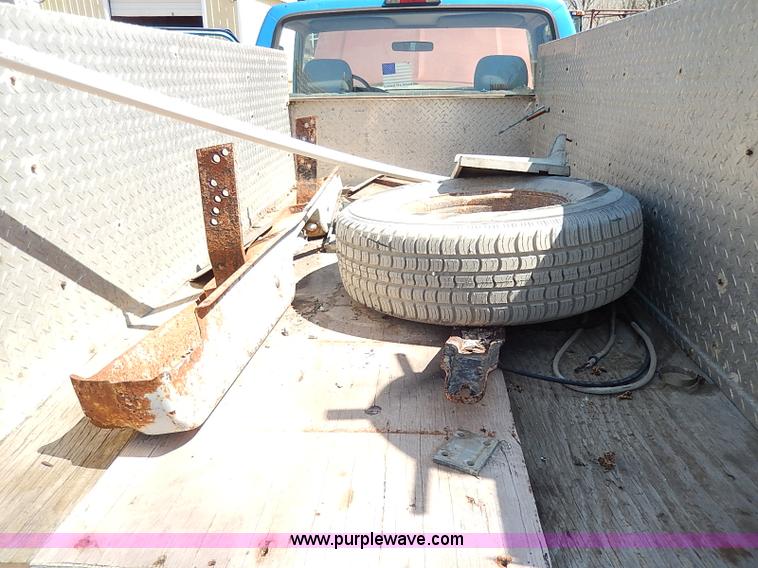 image for item I3705 1994 Ford F150 XL utility truck