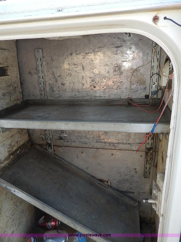 image for item I3705 1994 Ford F150 XL utility truck