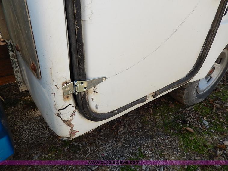 image for item I3705 1994 Ford F150 XL utility truck